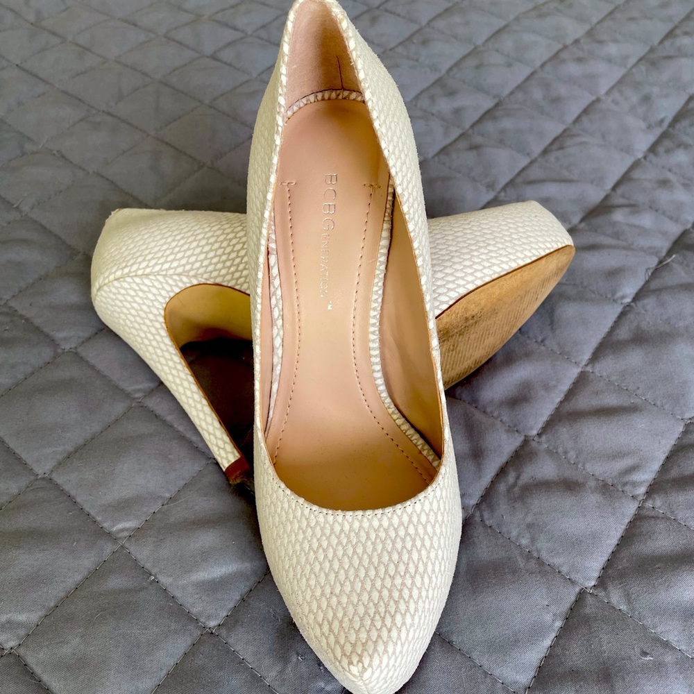 BCBG Creamy White and Gold Parade Platform Pumps!! 👠